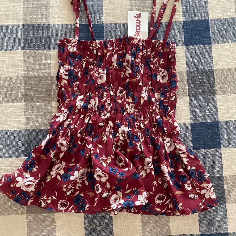 Women’s cute top size x-small new